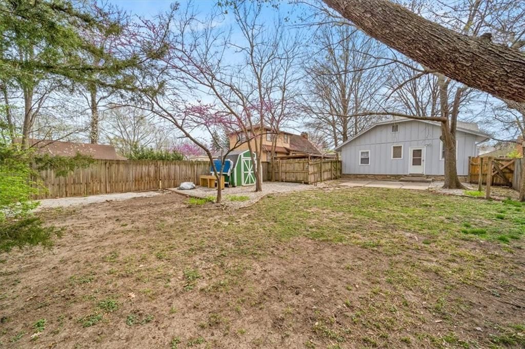 420 E 70TH Terrace — photo 27