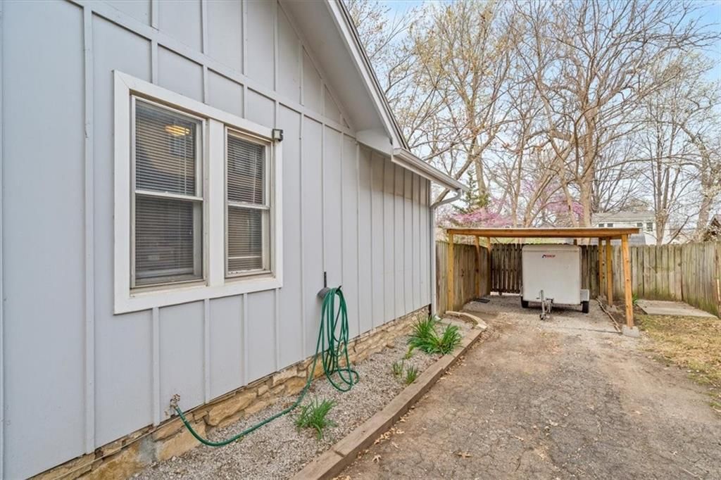 420 E 70TH Terrace — photo 4
