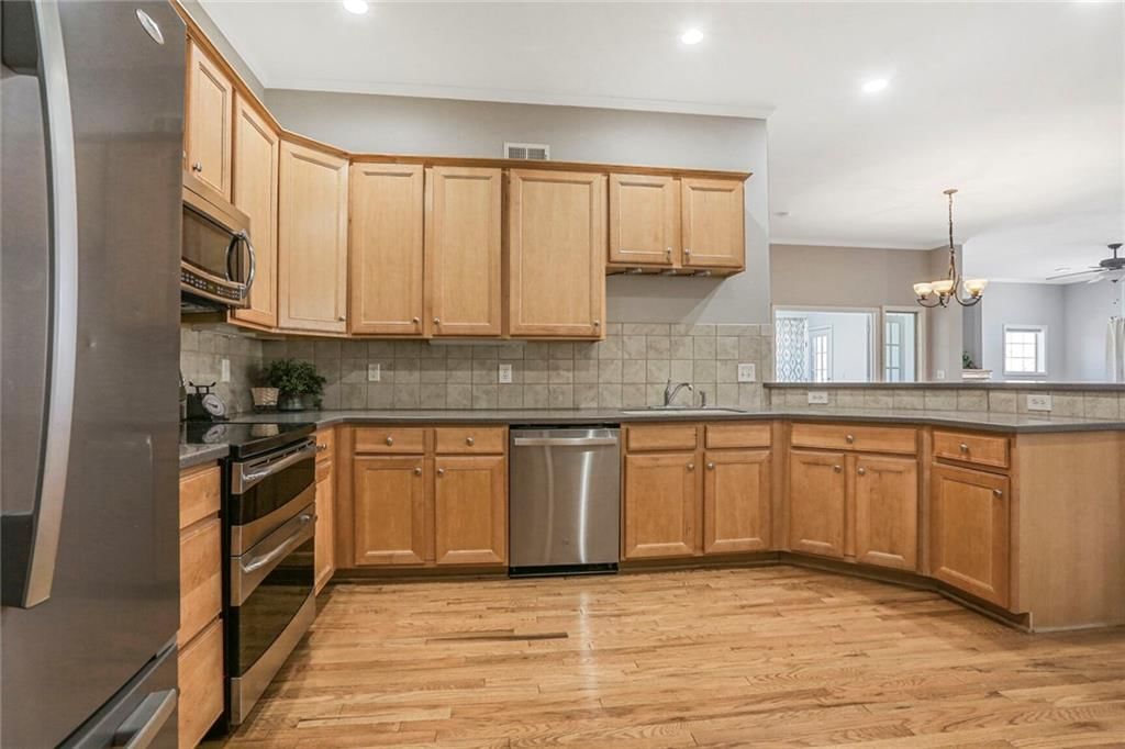11239 S SUMMIT Street — photo 13
