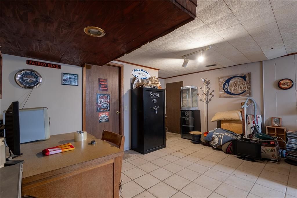 1806 Lion Road — photo 30