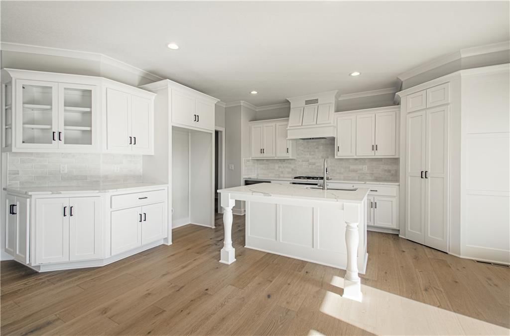 9811 N Laurel Avenue — photo 11