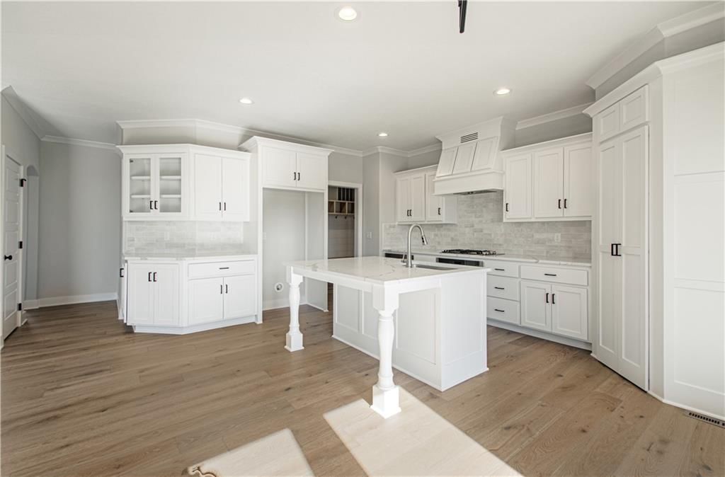 9811 N Laurel Avenue — photo 12