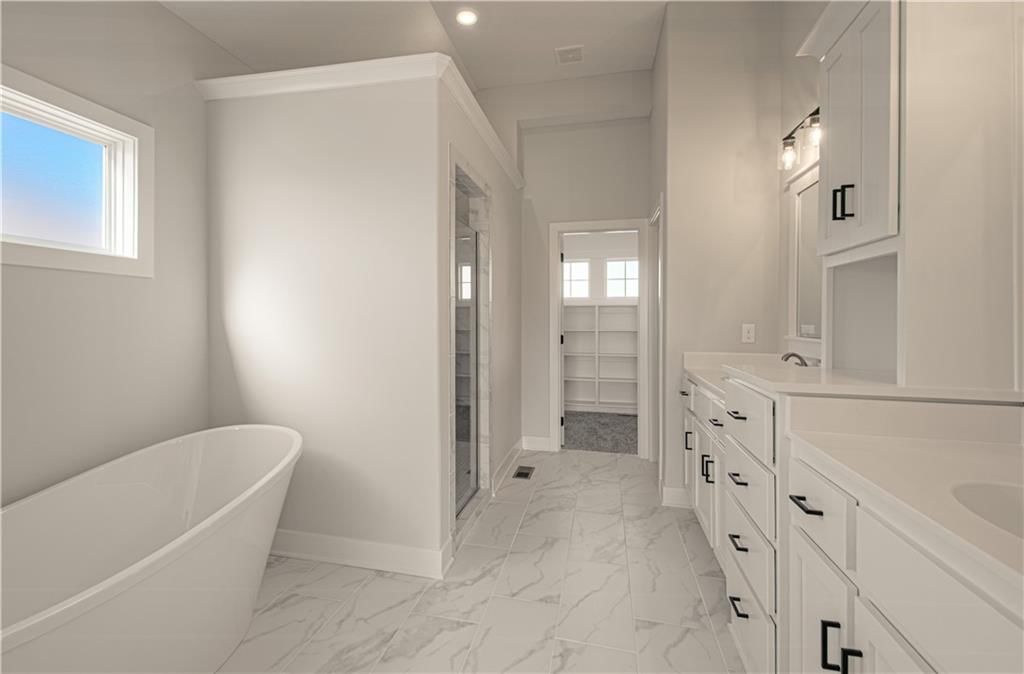 9811 N Laurel Avenue — photo 24