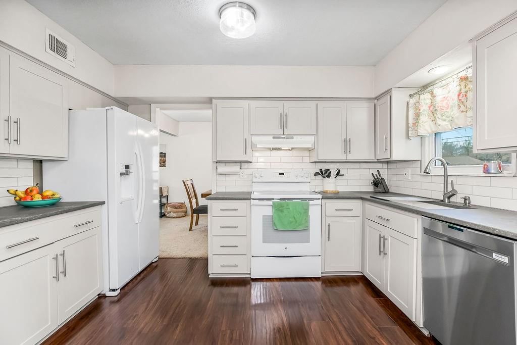 13014 W 102ND Street — photo 10