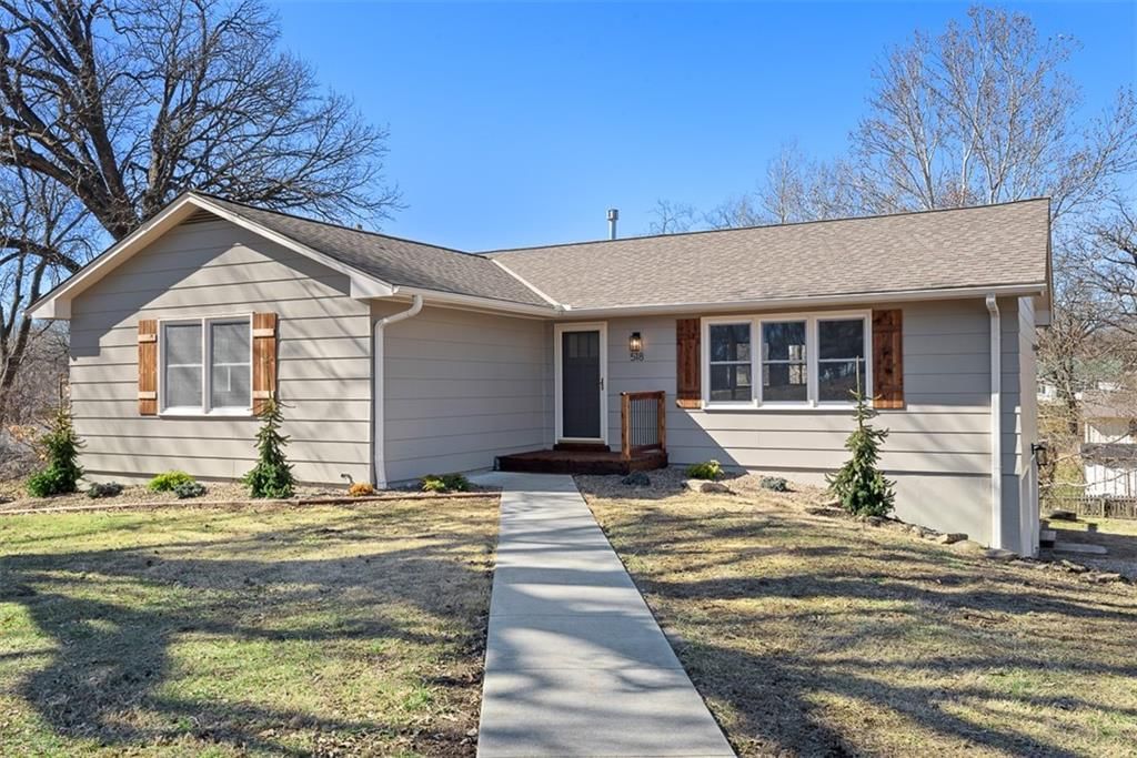 518 Lakewood Road, Bonner Springs, KS