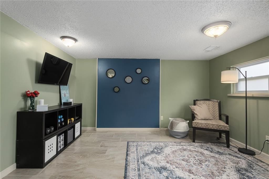 805 NW Berkshire Drive — photo 17