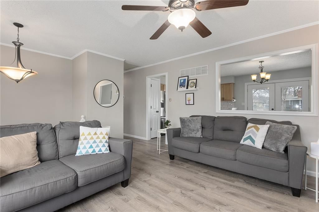 805 NW Berkshire Drive — photo 3