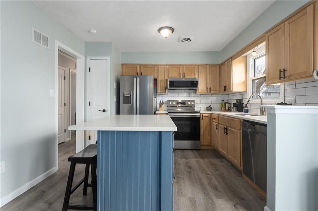 805 NW Berkshire Drive — photo 5