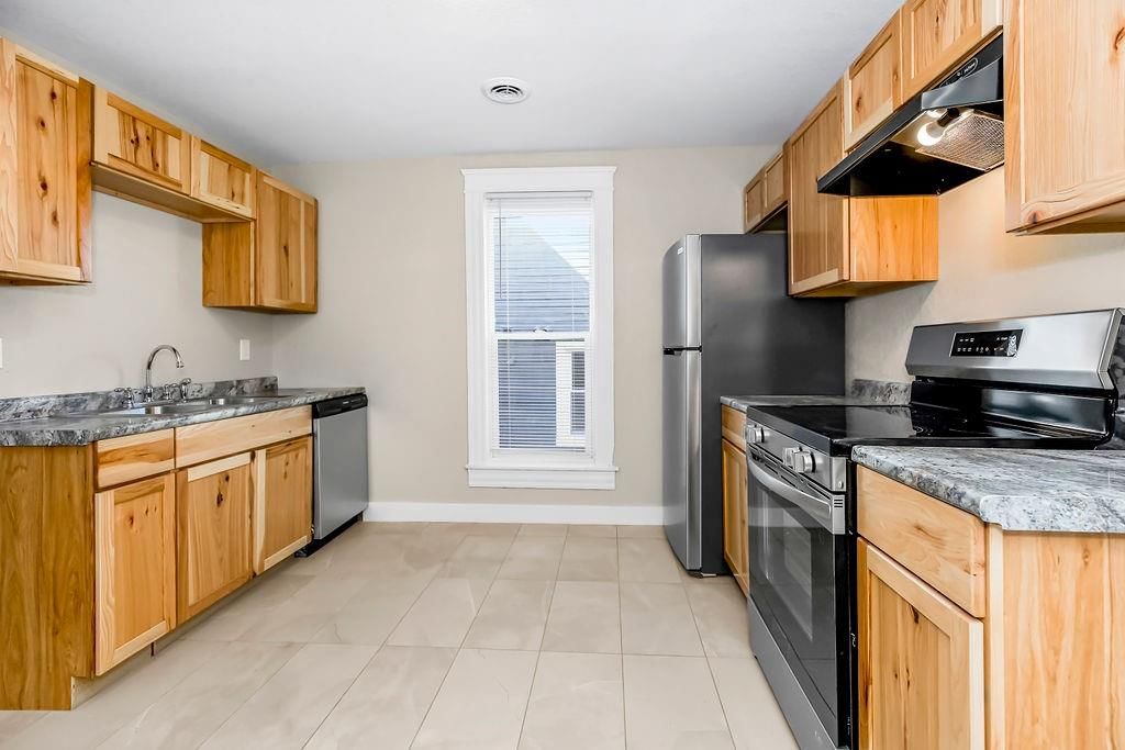616 E 42nd Street — photo 11