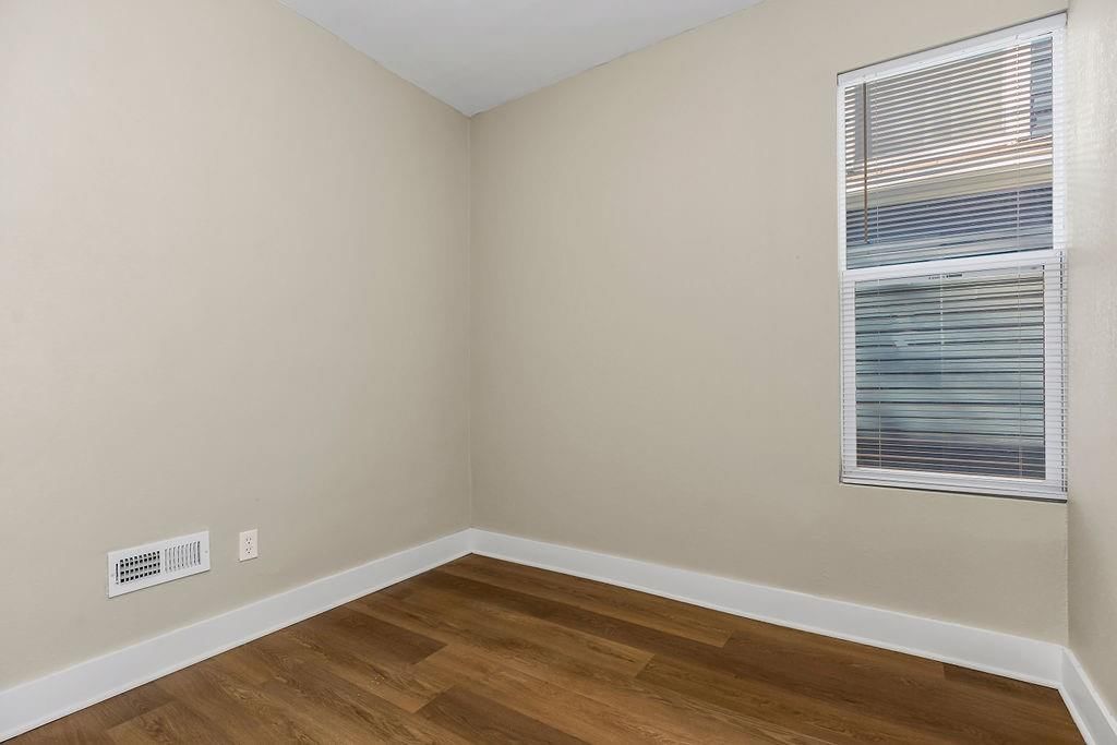 616 E 42nd Street — photo 20