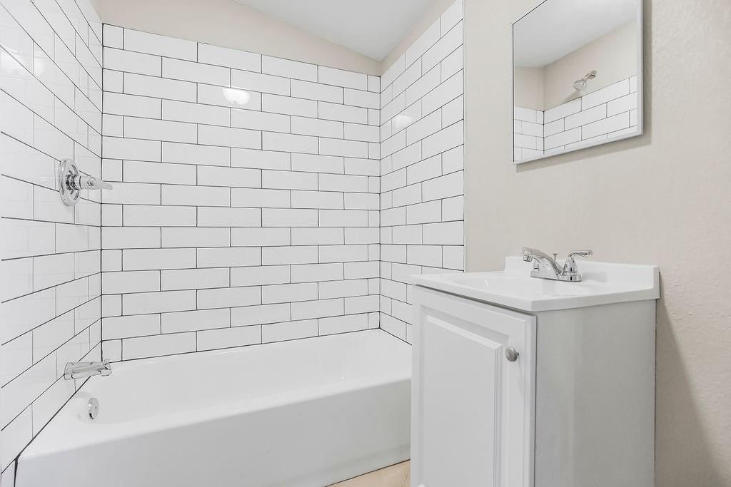 616 E 42nd Street — photo 8