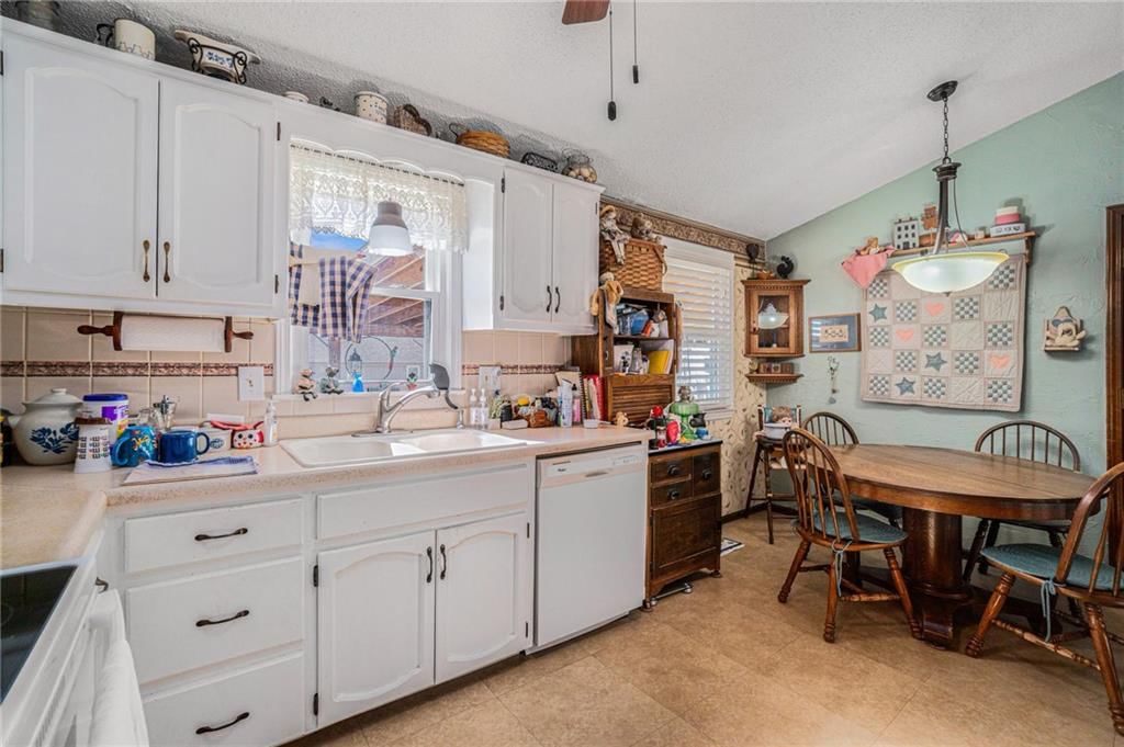 409 STUART Street — photo 13