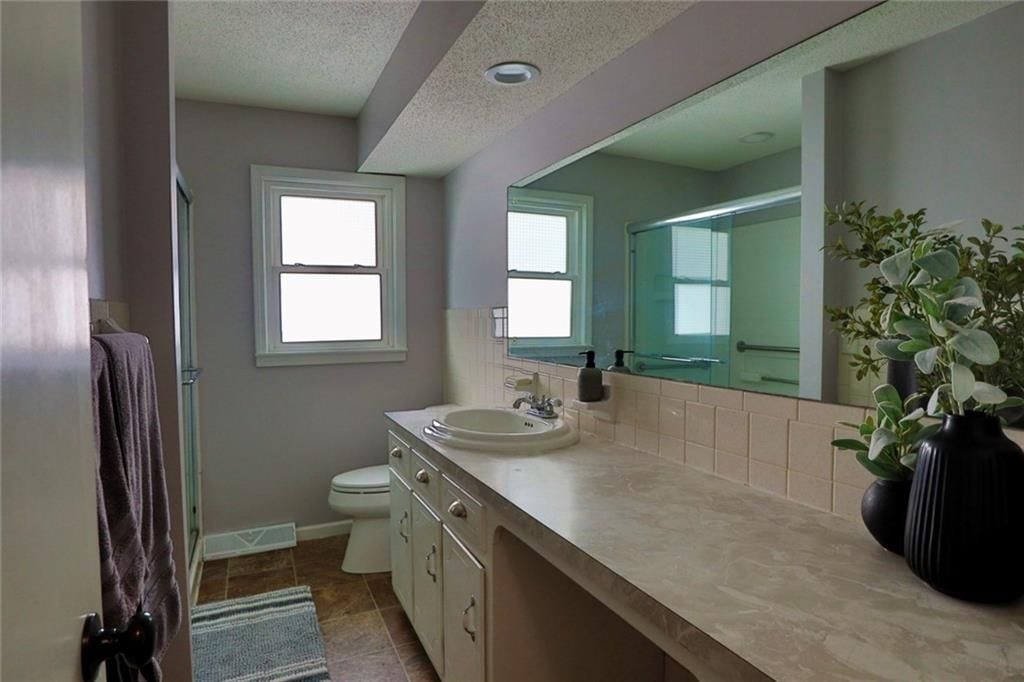 108 W Plum Street — photo 20