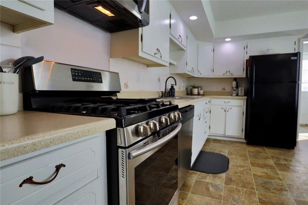 108 W Plum Street — photo 9