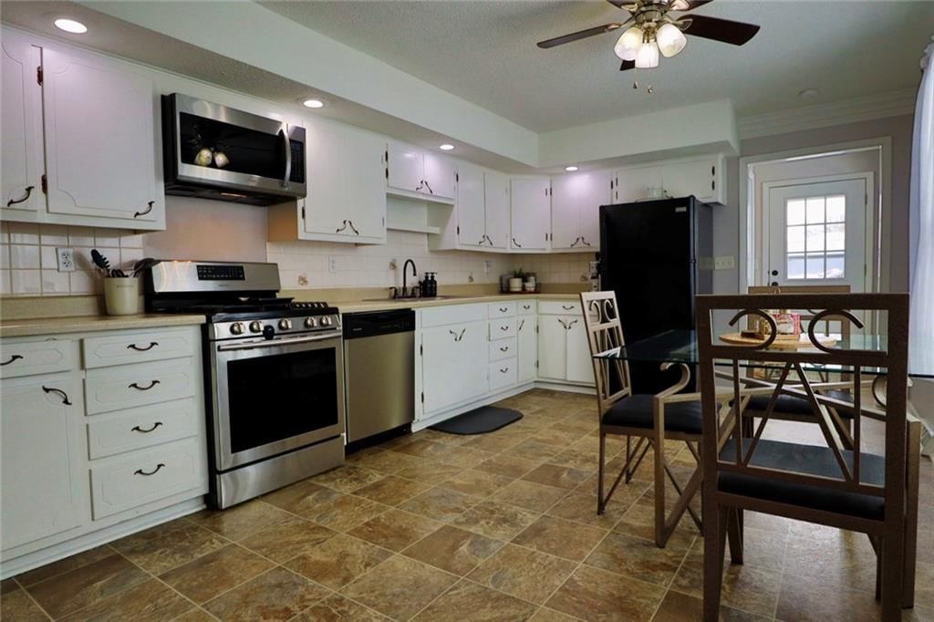 108 W Plum Street — photo 10