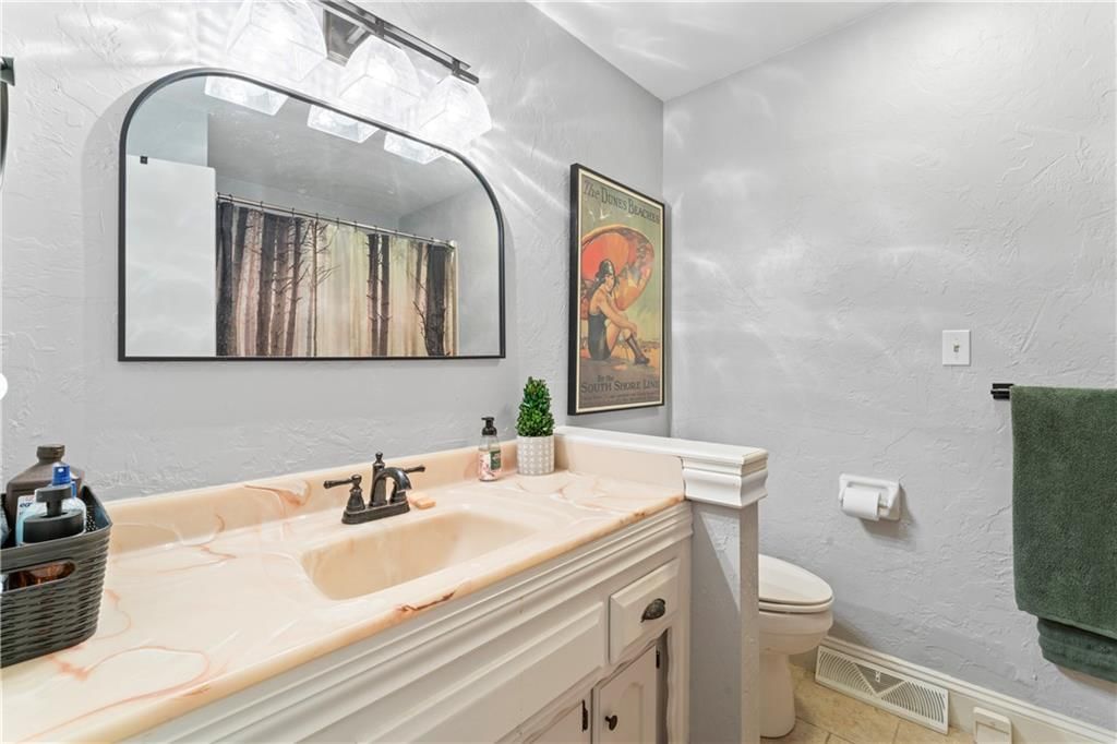 502 W Walnut Street — photo 20