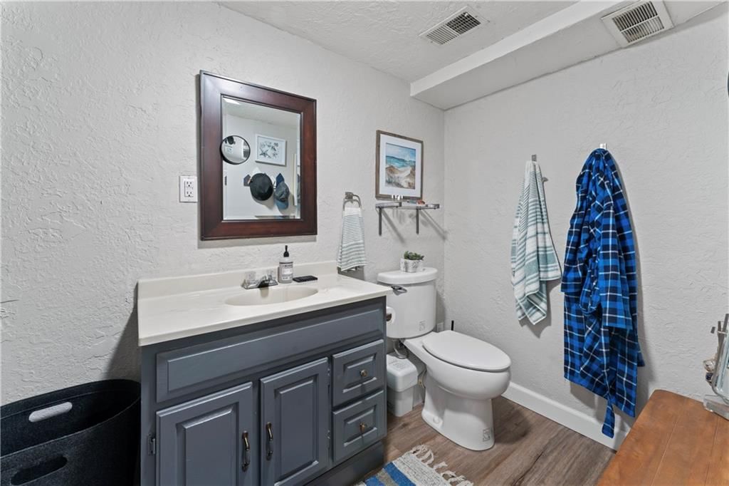 502 W Walnut Street — photo 21