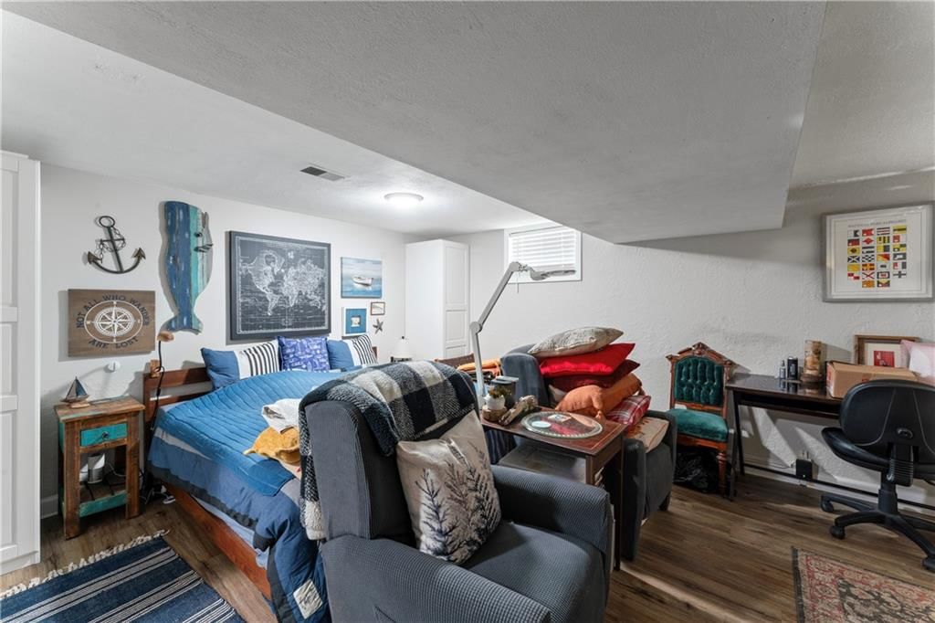 502 W Walnut Street — photo 24