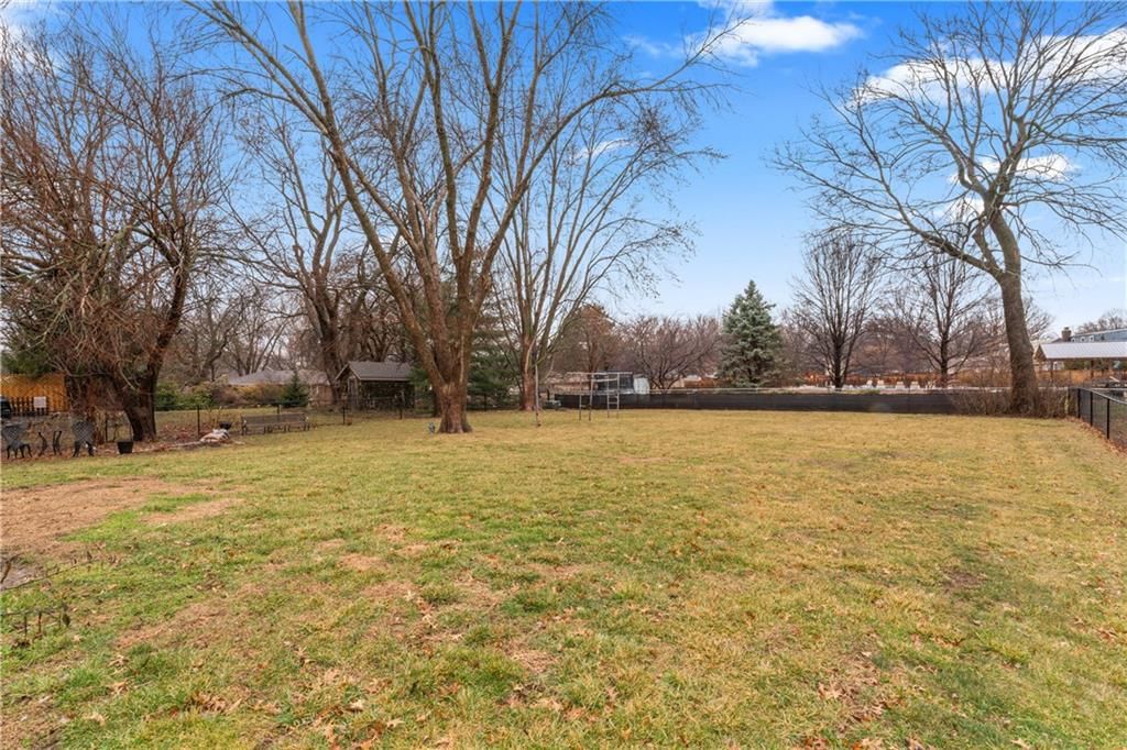 502 W Walnut Street — photo 27