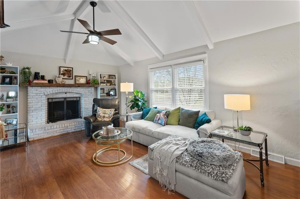 502 W Walnut Street — photo 4