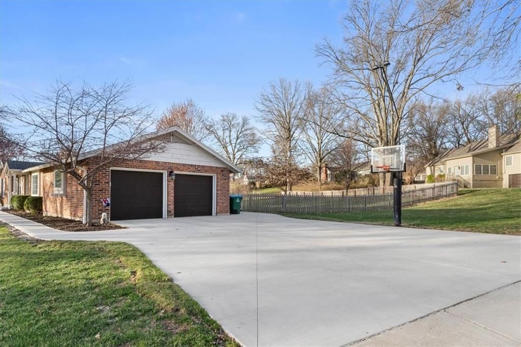 10310 Sagamore Road — photo 42