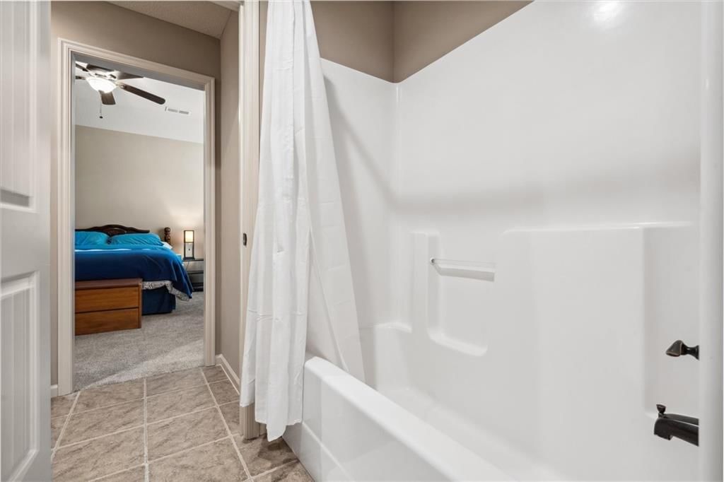 2804 NW Thoreau Drive — photo 42