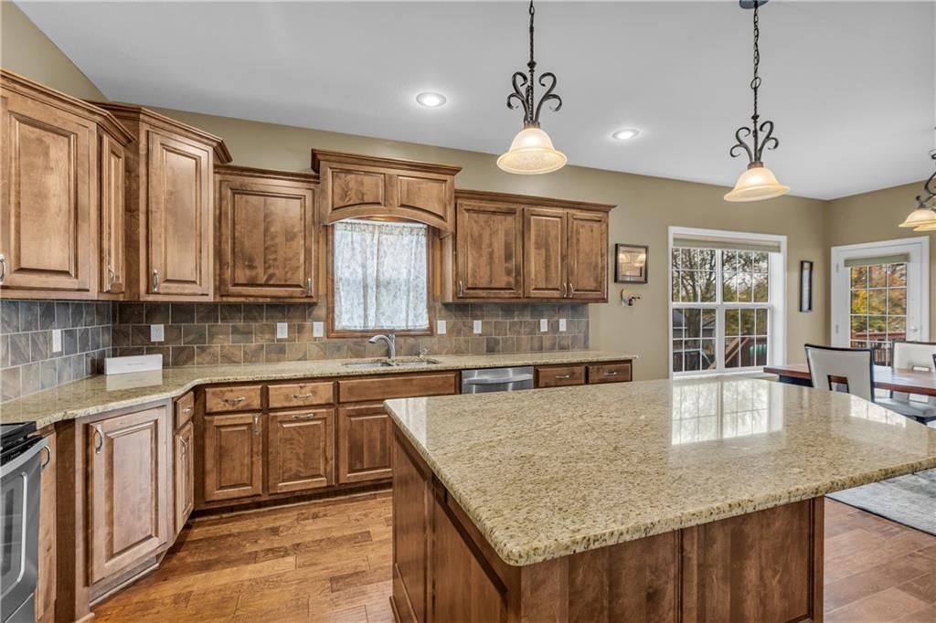 1724 NE Nine Oaks Drive — photo 16