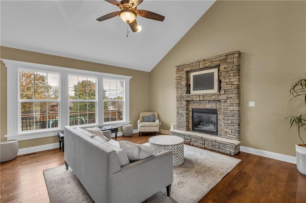 1724 NE Nine Oaks Drive — photo 8