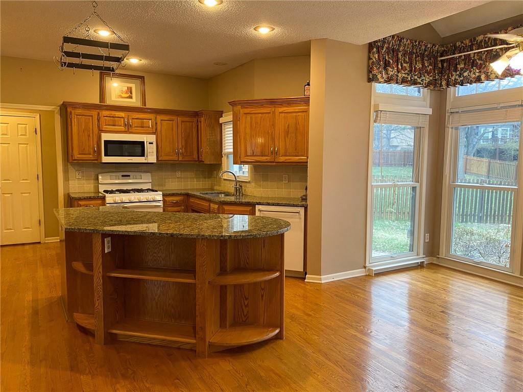 7253 Widmer Street — photo 16