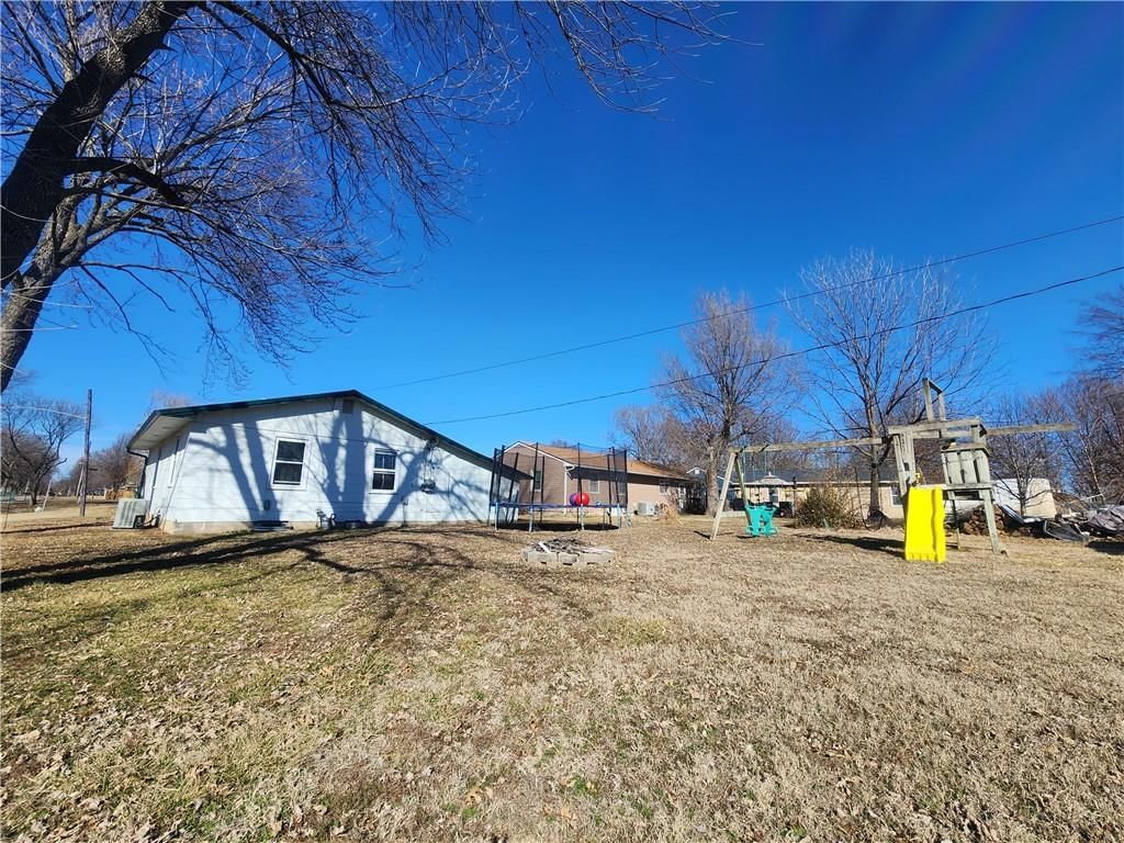 245 W 5th Street — photo 13