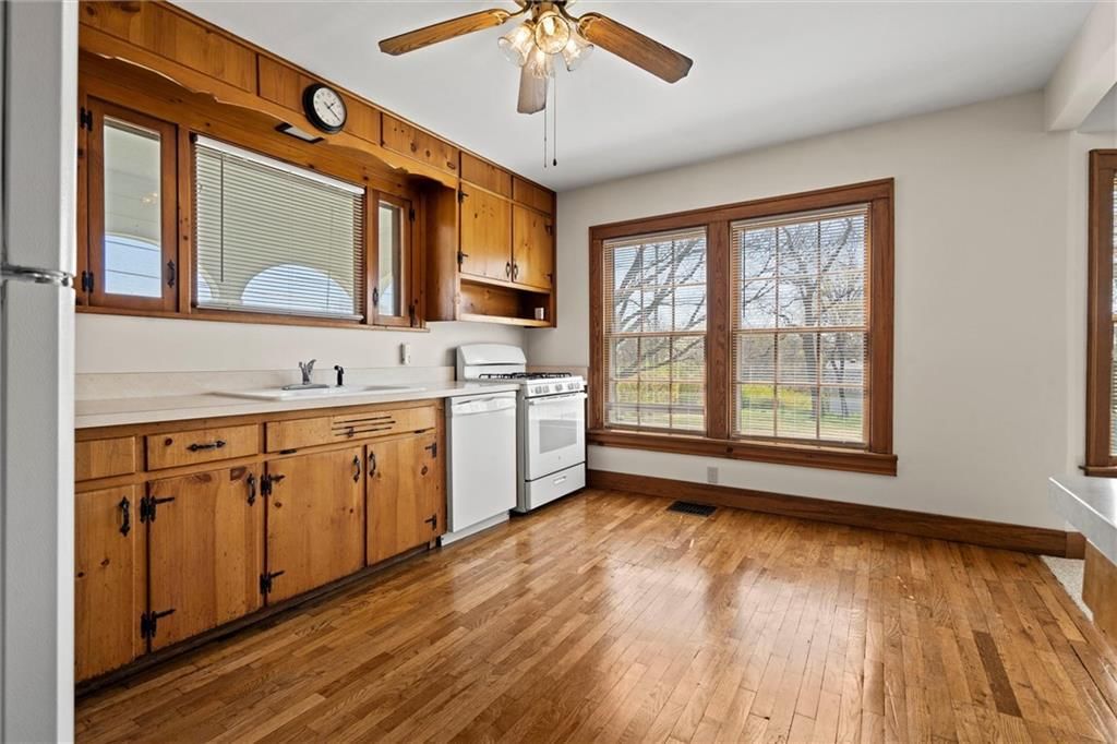 6804 Woodson Road — photo 16