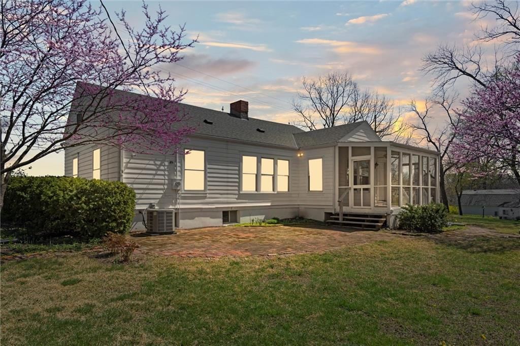 6804 Woodson Road — photo 33