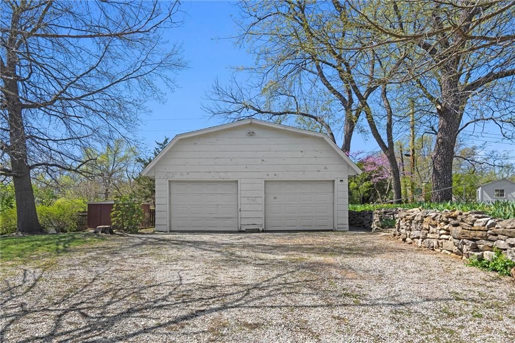 6804 Woodson Road — photo 34