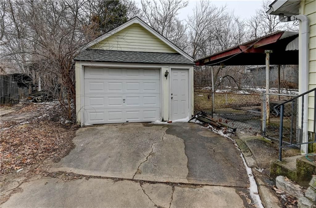 1013 N Liberty Street — photo 42