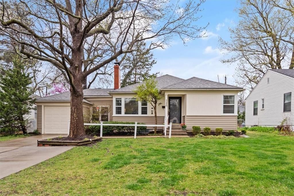 7220 Roe Avenue, Prairie Village, KS