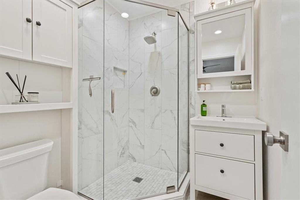 7220 Roe Avenue — photo 15