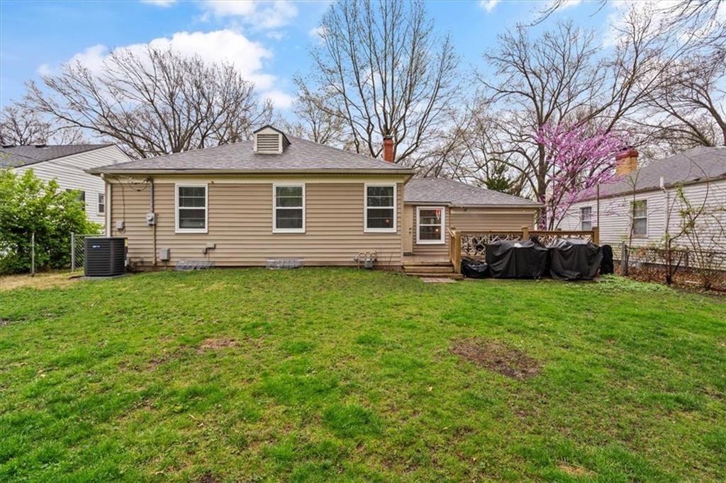 7220 Roe Avenue — photo 18