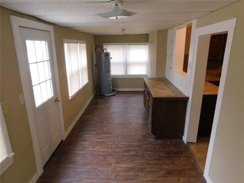 306 W Kansas Street — photo 11