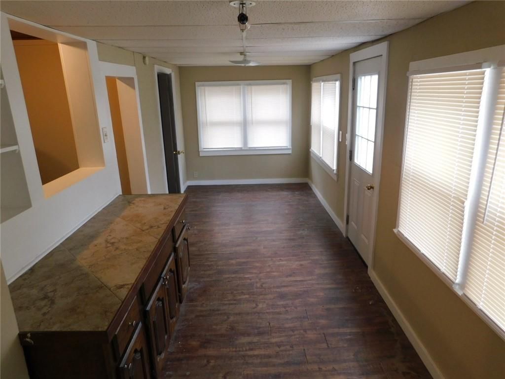 306 W Kansas Street — photo 12