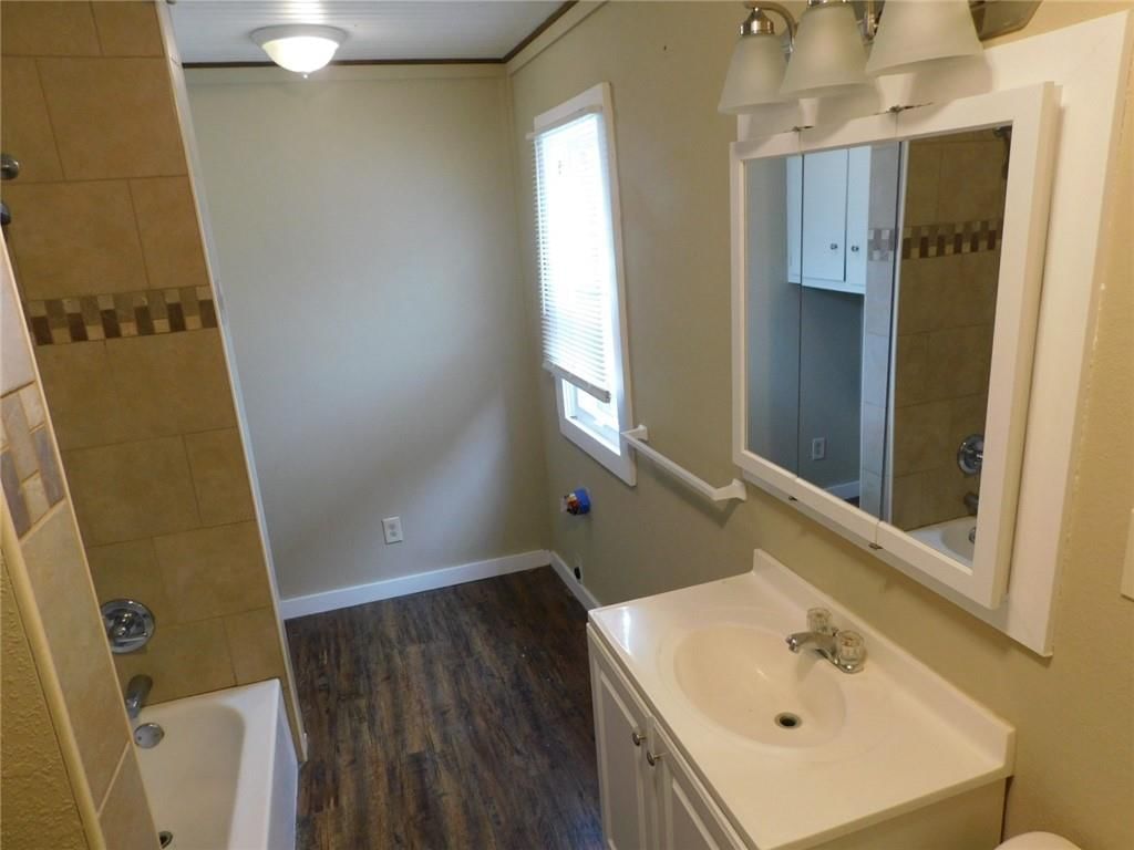 306 W Kansas Street — photo 10