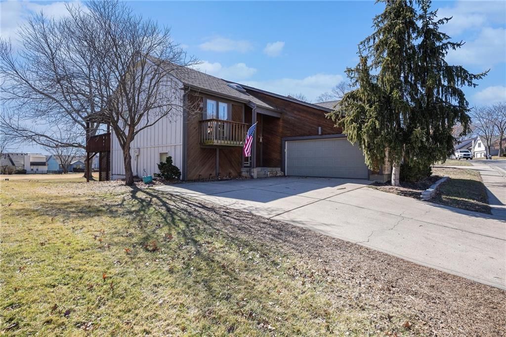 705 Burning Tree Street — photo 2