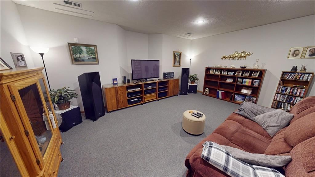 314 Hillcrest Drive — photo 28