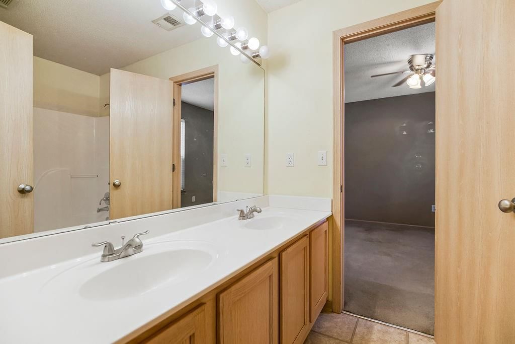 8028 N Lawn Avenue — photo 16