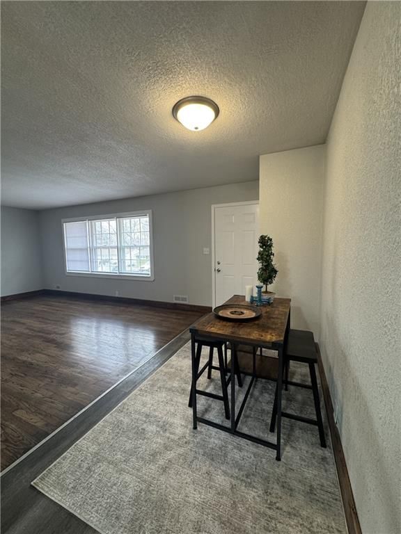 10904 Cambridge Avenue — photo 6