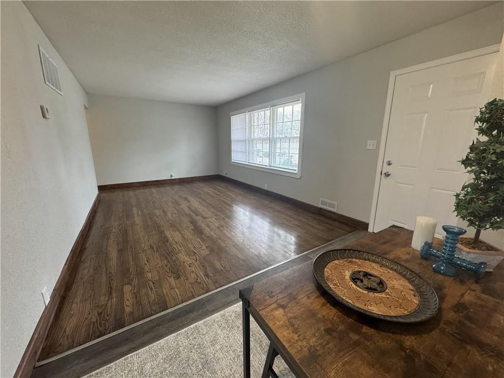 10904 Cambridge Avenue — photo 7