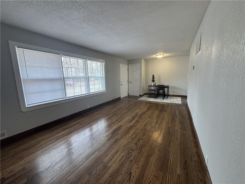 10904 Cambridge Avenue — photo 10