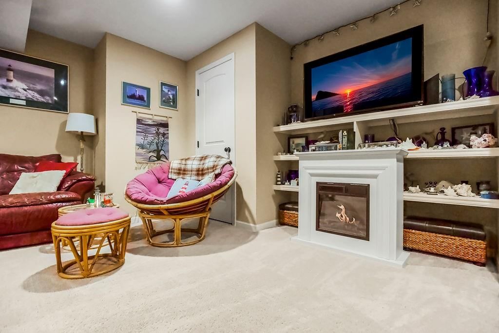 464 E Willow Street — photo 12