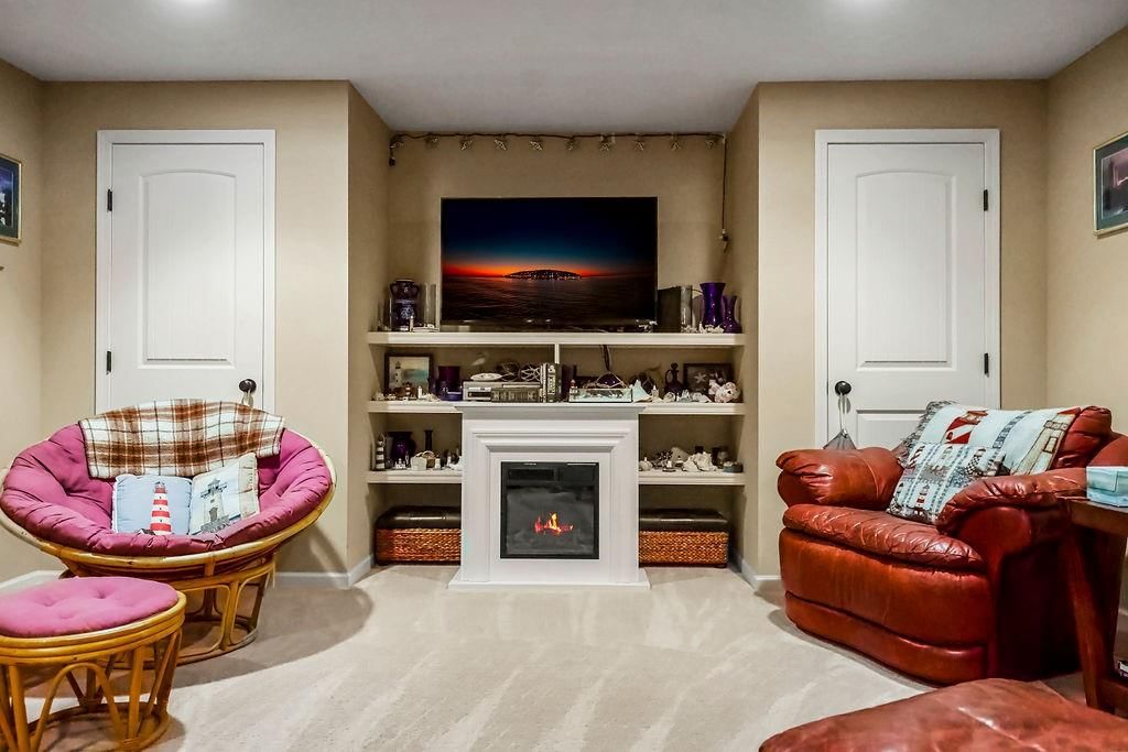 464 E Willow Street — photo 13