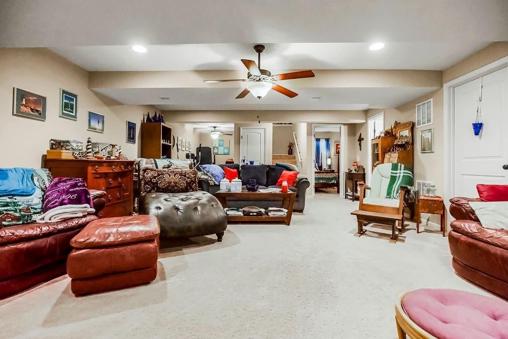 464 E Willow Street — photo 14