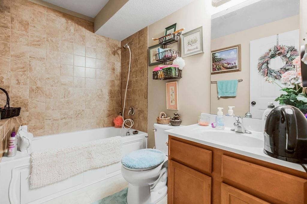 464 E Willow Street — photo 15